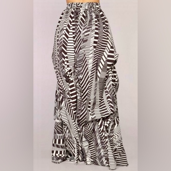 Fashion Nova Abstract Patterned Maxi Skirt - Picture 3 of 8